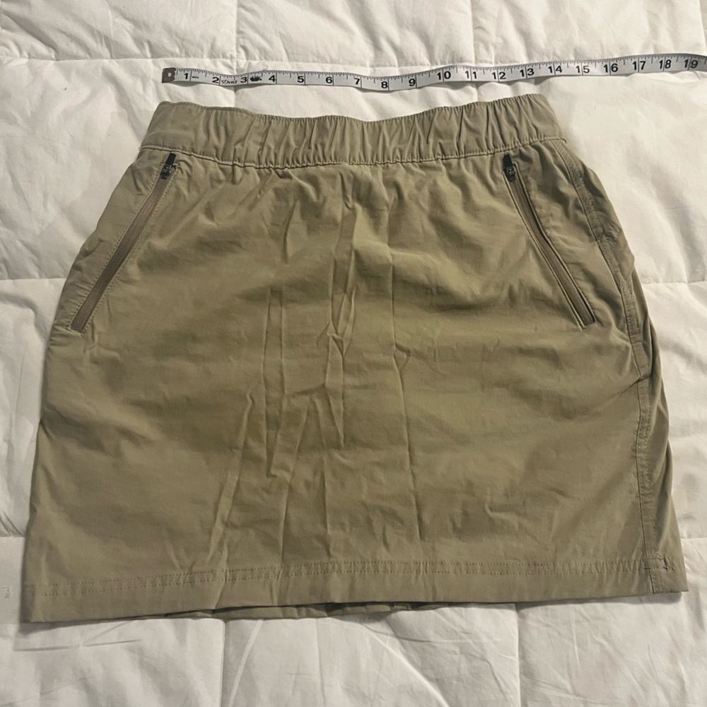 Eddie Bauer size 6 women’s khaki hiking outdoors skort
